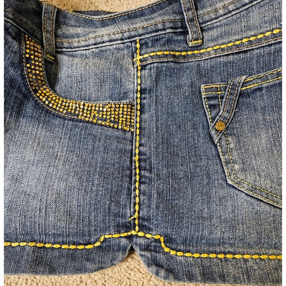 Southpole Denim No 21 Shorts with Gem Emblishments Size 9 - Picture 4 of 9